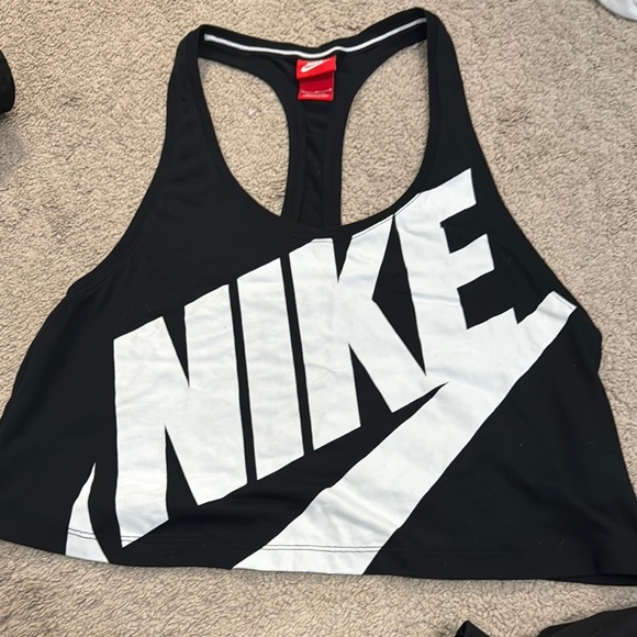 🔟DEAL…Nike Black and White Sports Tank - Picture 3 of 4